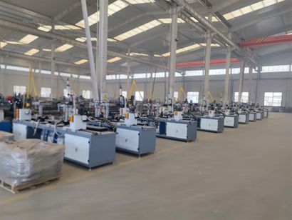 Taller de producción de tornillos de tierra