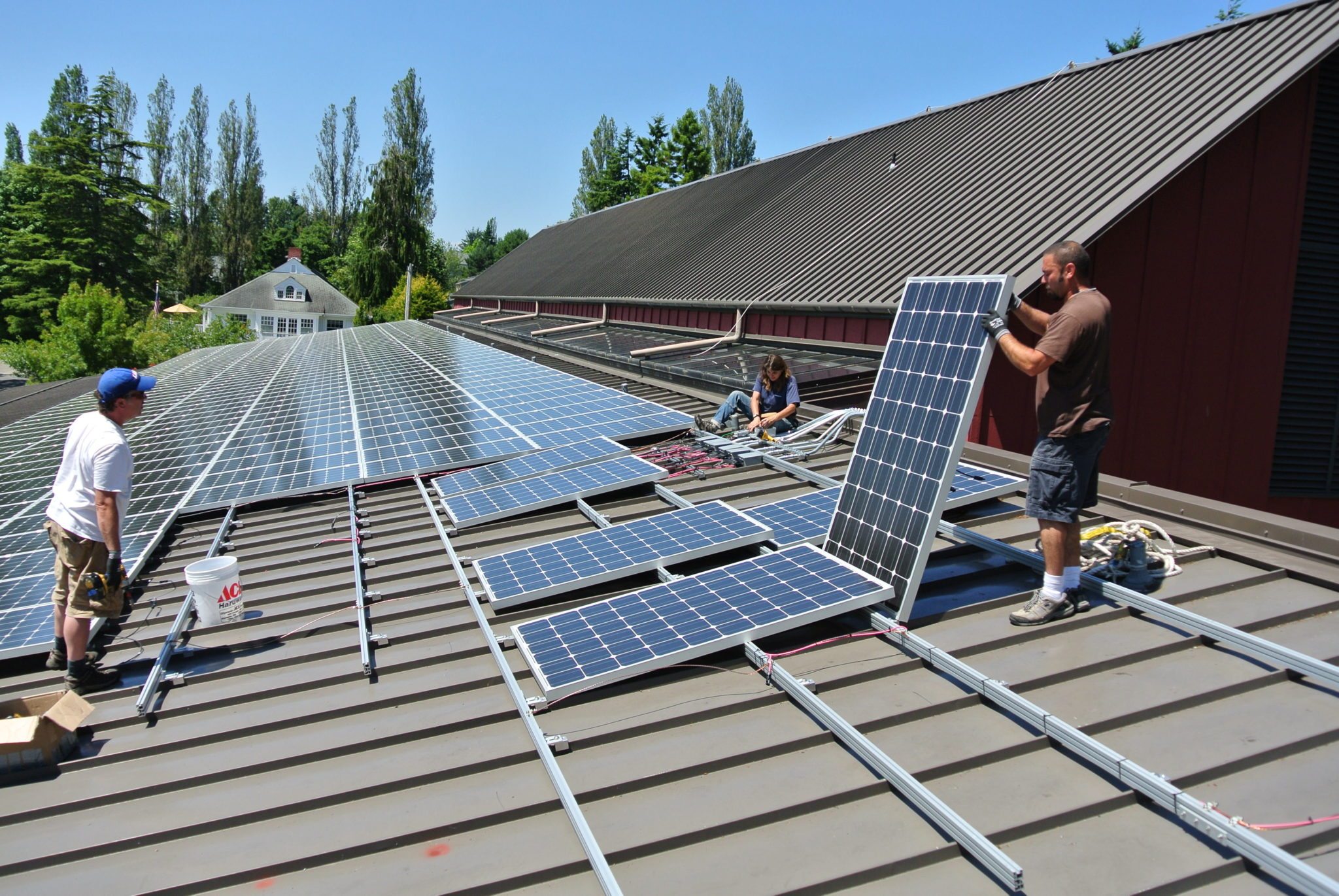 Los beneficios de los sistemas fotovoltaicos en tejados