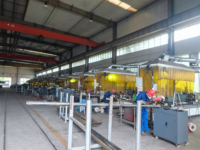 Taller de producción de tornillos de tierra