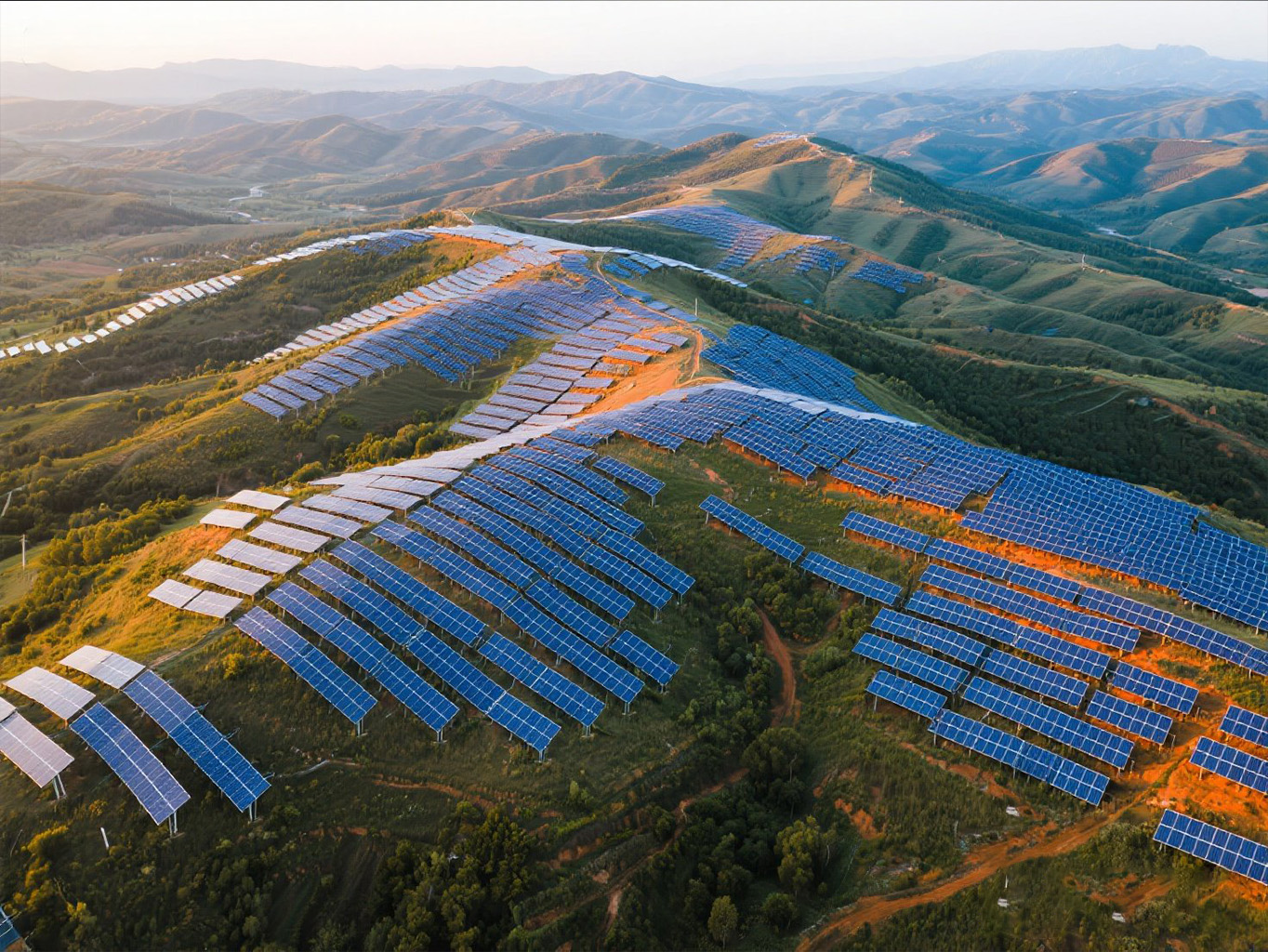 ¿Cuál es la diferencia entre los soportes fijos y los soportes ajustables?