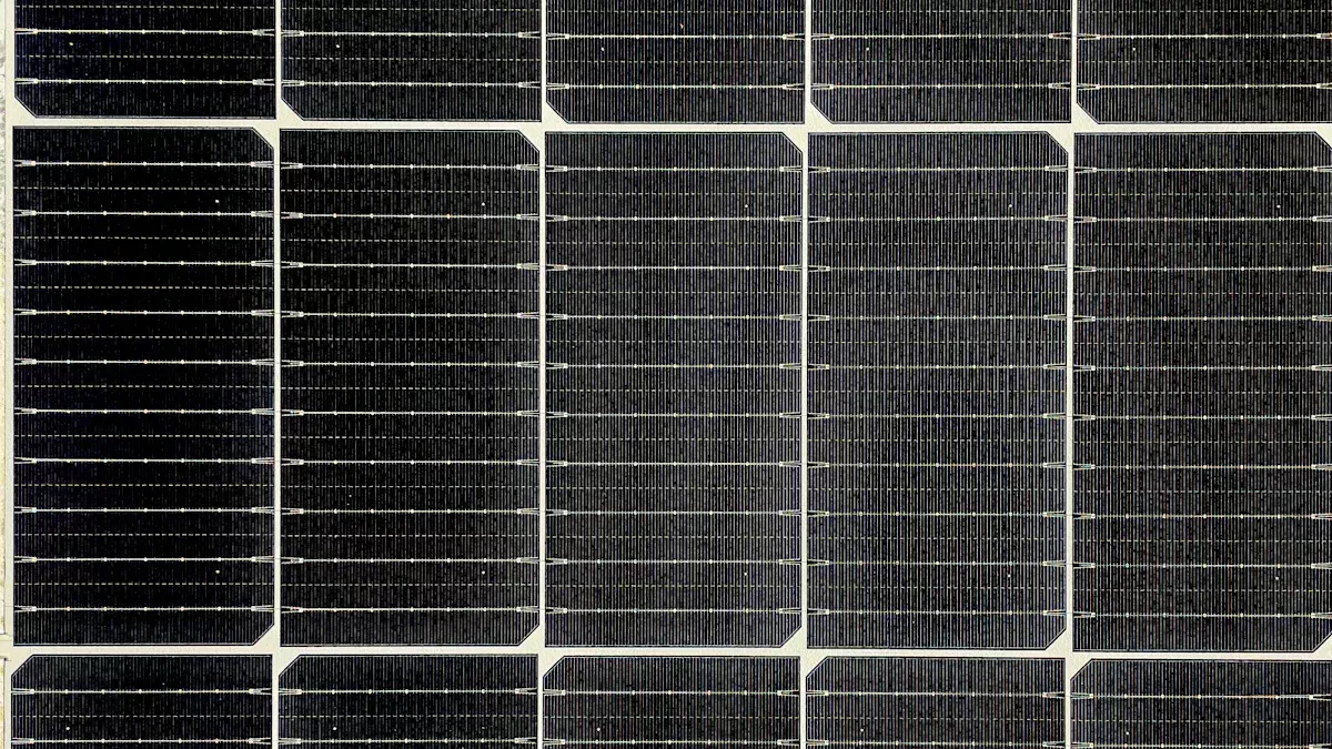 Qué materiales se utilizan para hacer paneles solares？