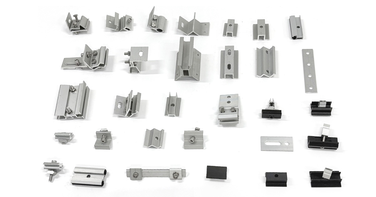 Accesorios de aluminio en sistemas de montaje solar.